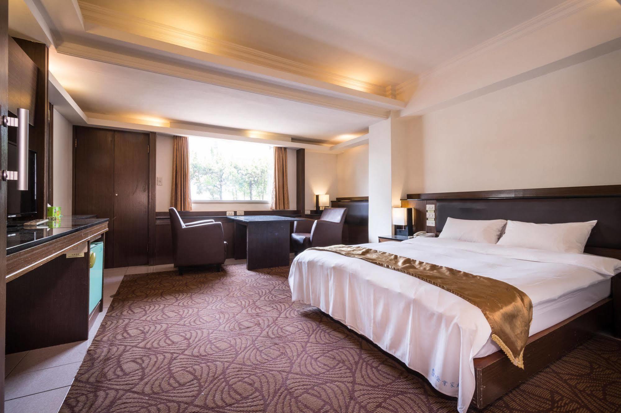 The Enterpriser Hotel Taichung Exterior foto